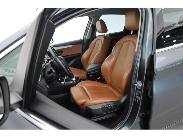 BMW 2-serie Active Tourer 218i Luxury High Ex. | Rijklaar! | Orig. NL | Trekhaak | HUD | Memory | Ca...