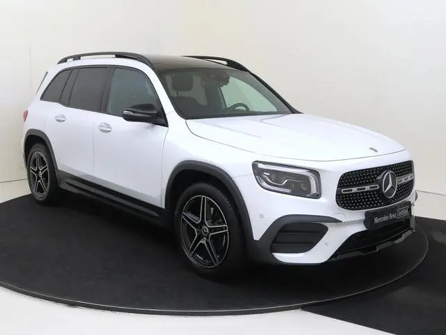 Mercedes-Benz GLB 180 Business Solution AMG Panoramadak / Memory Seats / Parkeercamera / Nightpakket...