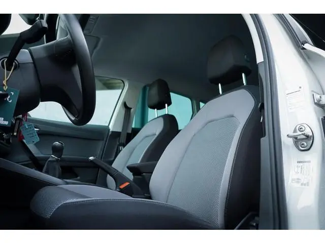 SEAT Arona 1.0 TSI Style Launch Edition / Upgrade Comfort / Carplay / NL Auto / Getint Glas / DAB+