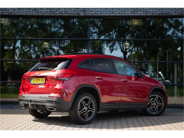 Mercedes-Benz GLA-klasse 250 e Business Solution AMG Limited , Panoramadak, Trekhaak, Sfeerverlichti...