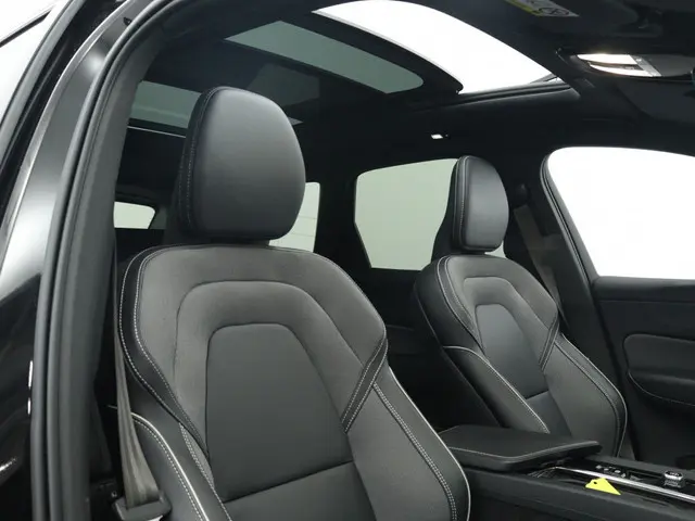 Volvo XC60 2.0 T6 Plus Black Edition | Panoramadak | Leder sportstoelen | 3