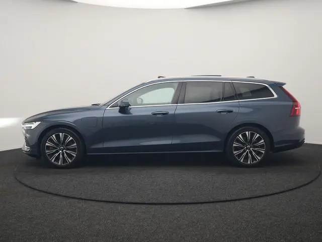 Volvo V60 T6 AWD Plus Bright LONG RANGE PHEV 350pk Dealer O.H. | Trekhaak Af Fabriek | Panodak | Ada...