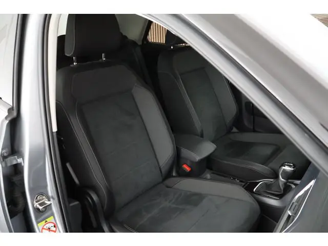 Volkswagen T-Roc 1.5 TSI 150pk DSG Style Trekhaak IQ.Light Camera Virtual Cockpit Stoelverwarming Na...