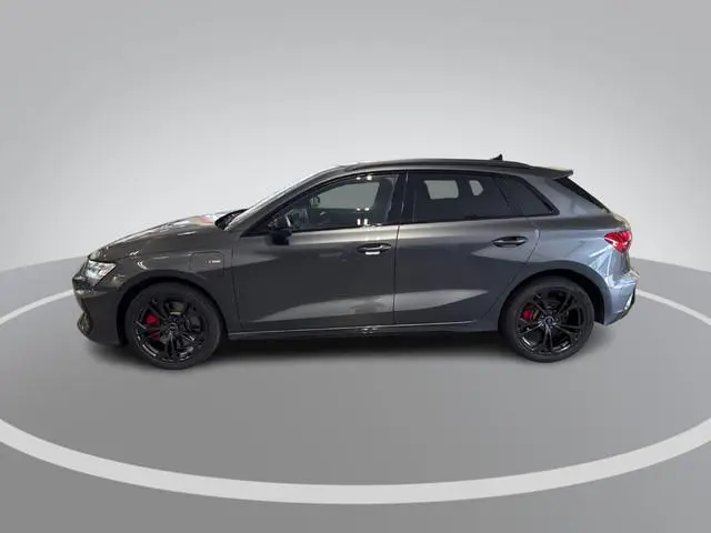 Audi A3 Sportback 45 TFSI e 272pk S edition Competition · SONOS Audio · Camera · Trekhaak · Stoelver...