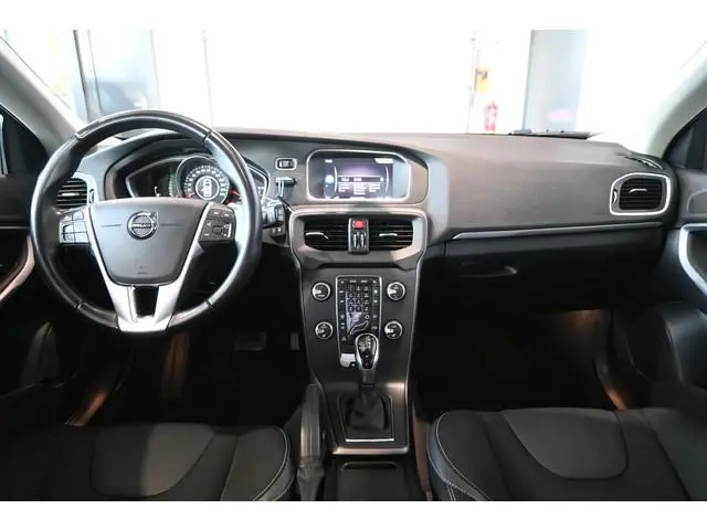 Volvo V40 1.5 T3 Momentum Automaat Clima Cruise control Navigatie LED koplampen PDC Trekhaak 100% On...
