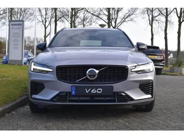 Volvo V60 T6 350PK Plug-in hybrid AWD Plus Dark Panodak | H&K | ACC | Blis | Contour Stoelen | Stuur...