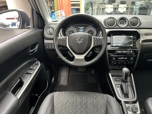 Suzuki Vitara 1.4 Boosterjet Style Hybride Allgrip [ ALL-SEASON BANDEN I 4x4 I PANORAMADAK ]