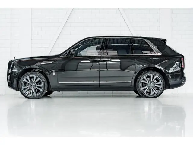 Rolls-Royce Cullinan | Bespoke | 4 Seats | Glass Partition | Theatre |