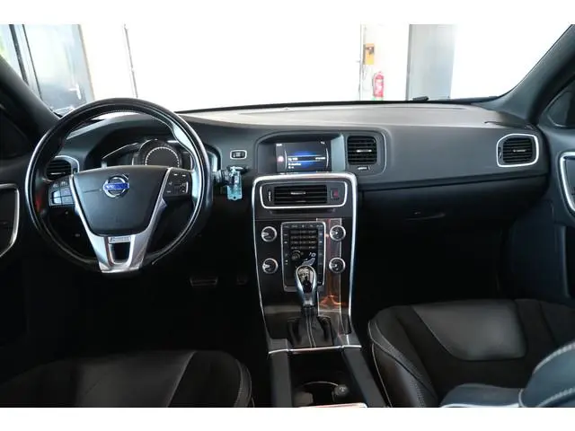 Volvo V60 2.0 D3 Nordic R-Design Automaat Clima Trekhaak Navigatie Cruise control Inruil Mogelijk! K...