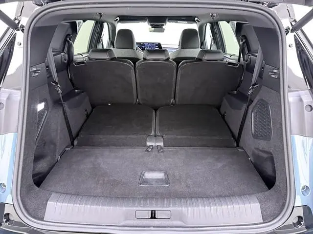 Peugeot e-5008