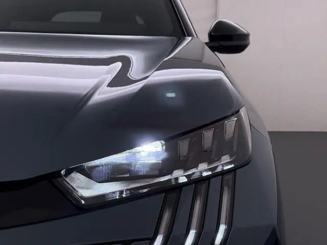 Peugeot e-5008