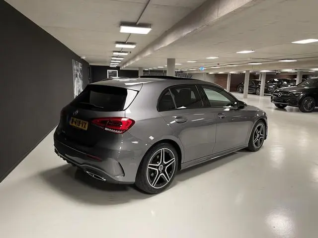 Mercedes-Benz A-klasse 180 AMG | Panoramadak | Sfeerverlichting | Stoelverwarming