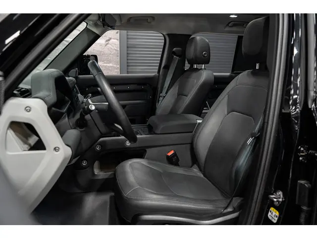 Land Rover Defender 110 2.0 P400e 110 XS Edition *Luchtvering / Panorama / Stoelventilatie / Meridian / Surround View / Keyless / Elektr. Trekhaak*