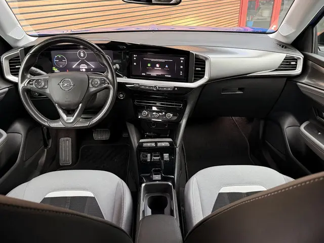 Opel Mokka-e Business Elegance 50-kWh 11kw bl. Camera / Navi / Cruise / Carplay / Clima
