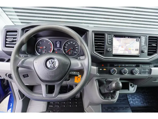 Volkswagen Crafter 35 140pk L3H3/L2H2 Navigatie Trekhaak Parkeersensoren Stoelverwarming Airco