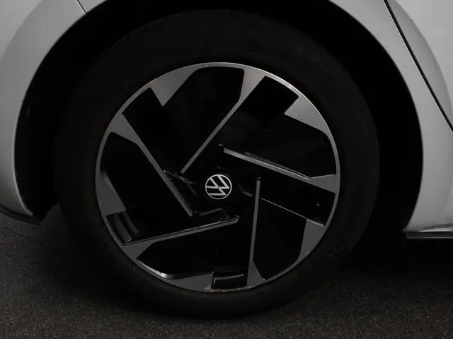 Volkswagen ID.3 First 58 kWh Navigatie Apple Carplay/Android Auto Adaptive Cruise Control Parkeersen...