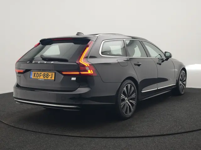 Volvo V90 T6 AWD Ultimate Bright PHEV 350pk LONG RANGE | Panodak | Adaptive Cruise | Camera | Harman...