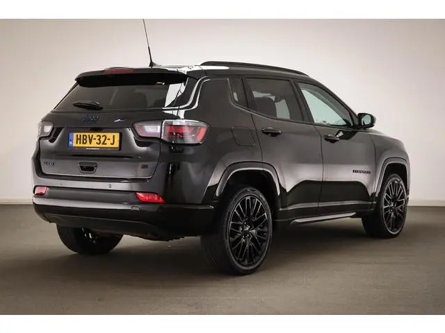 Jeep Compass 4xe 240 Plug-in Hybrid Electric S | WRAP ZWART | WINTER PACK | PANORAMADAK | STUURVERWA...