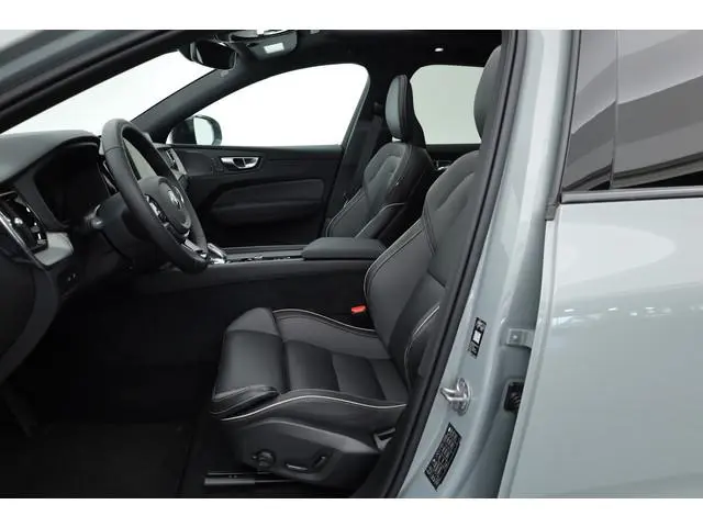 Volvo XC60 2.0 T8 Plug-in hybrid AWD Plus Black Edition | Pano | HUD | 360cam | H&K Audio | Elek. Tr...