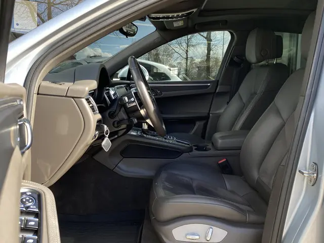 Porsche Macan 2.0 | Panoramadak | Bruin lederen interieur | Xenon | Achteruitrijcamera | Navigatie |...