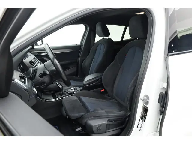 BMW X2 sDrive18i M Sport | Cruise Control | Trekhaak | Stoel- stuurverw. | Camera+PDC | Navi | 19''...