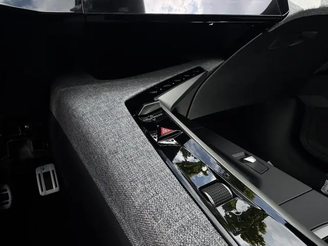 Peugeot e-5008