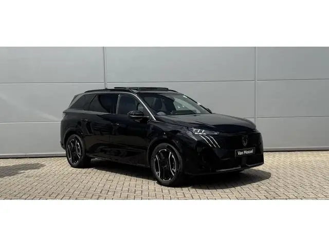 Peugeot e-5008