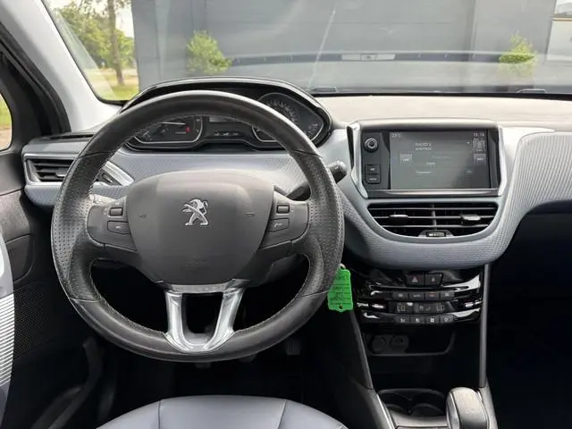 Peugeot 208 1.2 PureTech Allure D-riem vv in 2022,2e Eigenaar,110pk,Dealer Onderhouden,Pano,Carplay,...