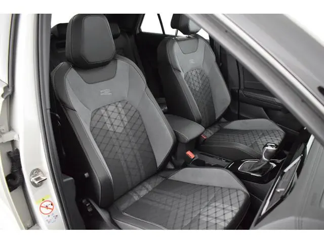 Volkswagen T-Roc 1.5 TSI 150pk DSG R-Line Business+ Black Style Trekhaak Camera IQ.Light Panoramadak...
