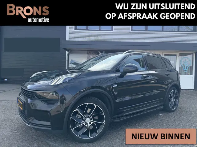 Lynk & Co 01 1.5 zwart l sidebar l camera