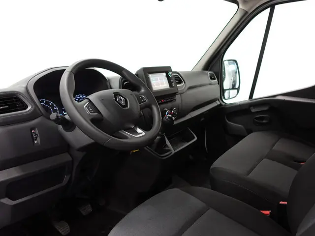 Renault Master T33 2.3 dCi 135PK L2H2 BPM VRIJ! Airco Cruise control Parkeersensoren Navigatie Trekh...