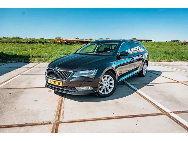 Skoda Superb Combi 1.8 TSI Style Business | TREKHAAK 1800 KG | ADAPTIVE CRUISE