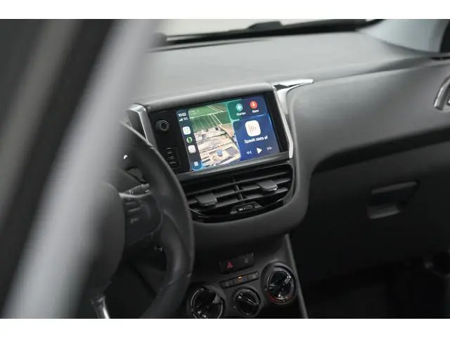 Peugeot 208 PureTech 82 Signature | Parkeersensoren | Apple Carplay | Pack Connect | Armsteun
