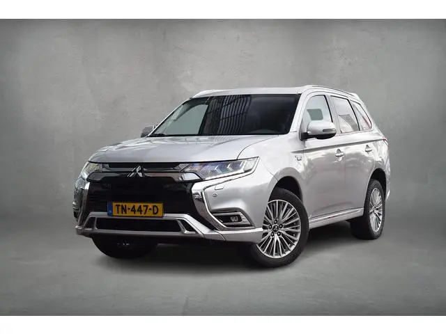 Mitsubishi Outlander 2.4 PHEV Intense+ | Trekhaak | Schuifdak | Half Leer | Stuur- en Stoelverwarmin...