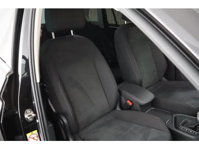 Volkswagen Tiguan 1.4 TSI e-Hybrid 245pk Elegance Business+ Trekhaak Camera Keyless Stoelverwarming...