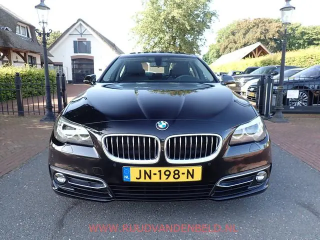 BMW 5-serie 520i Luxury Edition !! UNIEKE KM-STAND !! CAMERA / SCHUIF-KANTEL DAK / MEMORY