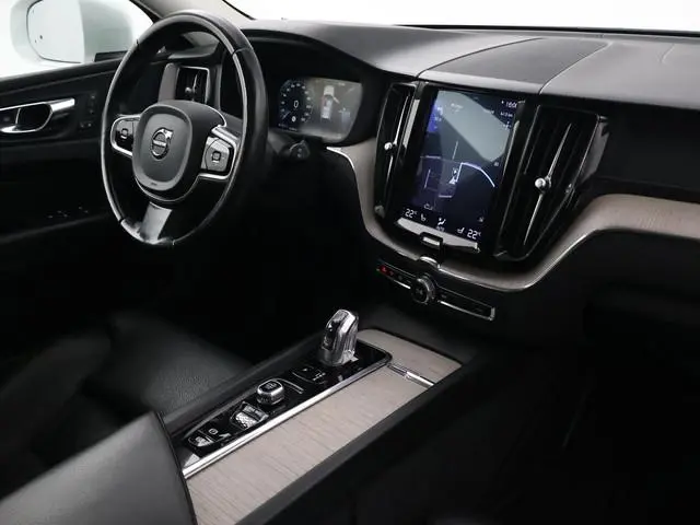 Volvo XC60 2.0 T8 TWIN ENGINE 390 PK AWD INSCRIPTION | TREKHAAK | PANORAMA | LEDER | 19 INCH