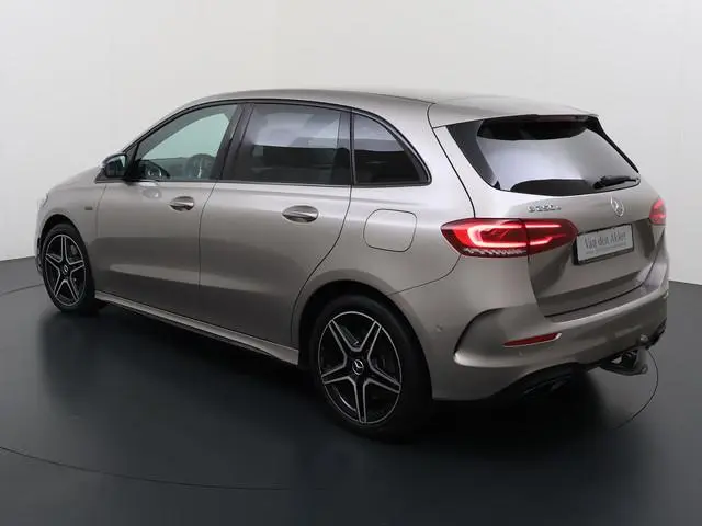 Mercedes-Benz B-klasse 250e AMG // SoH 92,3% // Trekhaak // Carplay // Camera // Sfeerverlichting //...