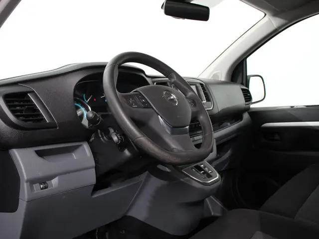 Opel Vivaro-e L3 75 kWh Automaat 6-Persoons Dubbele Cabine Lang | Navigatie | Airco | 2 x Schuifdeur...