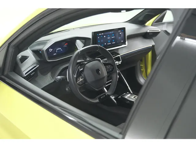 Peugeot 208 Hybrid 136 e-DCS6 GT | Camera | Apple Carplay | Parkeersensoren