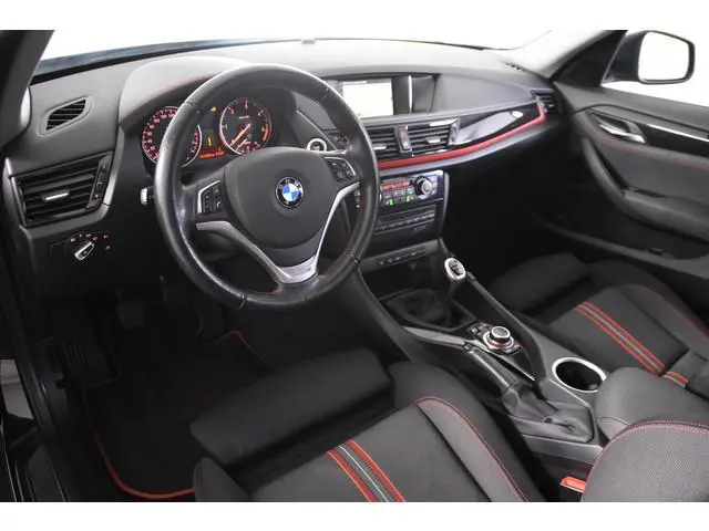 BMW X1 sDrive16d Sport *Navigatie*Stoelverwarming*PDC*