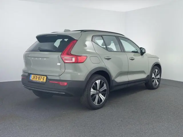 Volvo XC40 1.5 T4 Recharge Inscription | R-Design | Facelift Model | SOH 95.5% | Pano | Plus Dark| B...