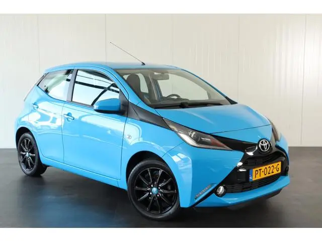 Toyota Aygo 1.0 VVT-i X-Play, Zwarte hoogglans velgen LM velgen, Camera, Airco!