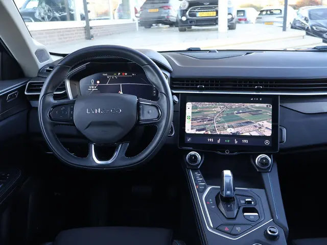 Lynk & Co 01 1.5 HYBRID 261 PK AUT. + TREKHAAK | 360 CAMERA PANORAMA | SFEERVERLICHTING | ADAPTIVE C...