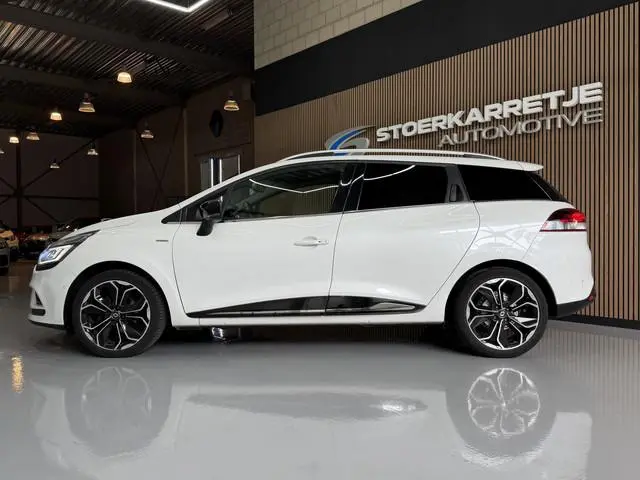 Renault Clio Estate 0.9 TCe Bose | Navi | 17" | Cruise control | Stoelverwarming | Camera | Perfect...