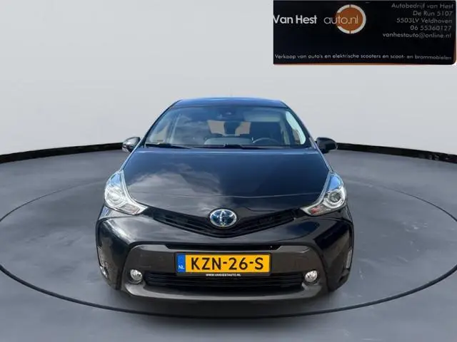 Toyota Prius + 1.8 Active