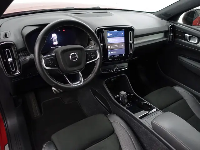 Volvo XC40 Recharge P8 AWD R-Design Aut- Two Tone, Panoramadak, Harman Kardon, 360 Camera, Carplay,...