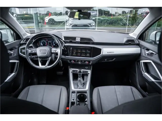 Audi Q3 35 TFSI Pro Line ** Trekhaak ** Navigatie ** Stoelverwarming