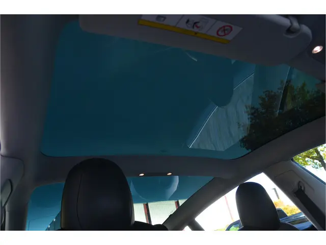 Tesla Model 3 Standard RWD Plus 60 kWh LFP accu, AutoPilot3.0 (Meerprijs FSD 99,- p/mnd)