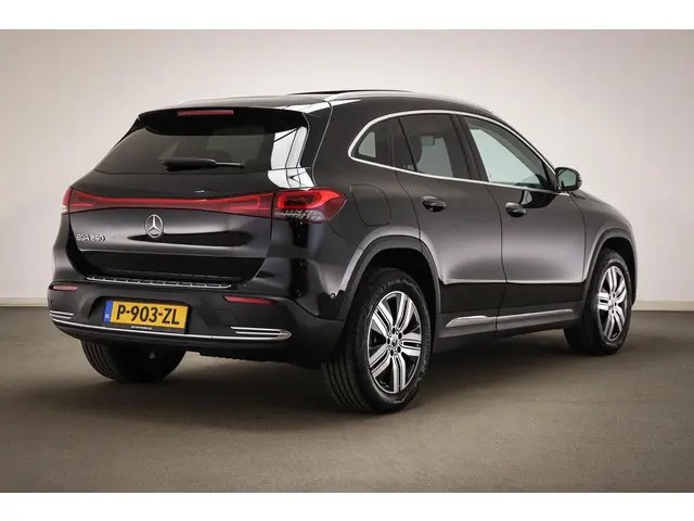 Mercedes-Benz EQA 250 67 kWh SOH 96% | PANORAMADAK | STOELVERWARMING | APPLE | DEALER ONDERHOUDEN